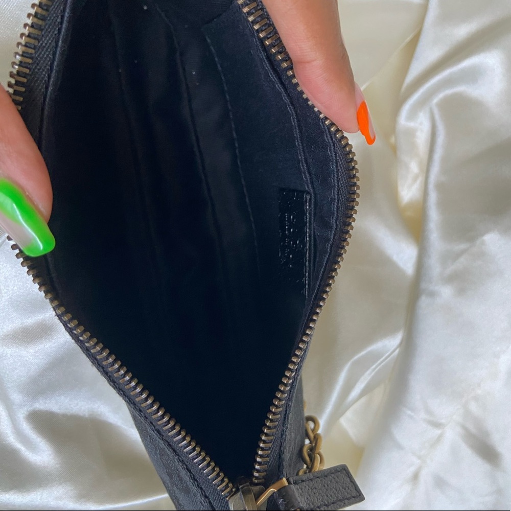 ❌SOLD❌ Authentic Gucci Nailhead Pochette - Picture 6 of 7